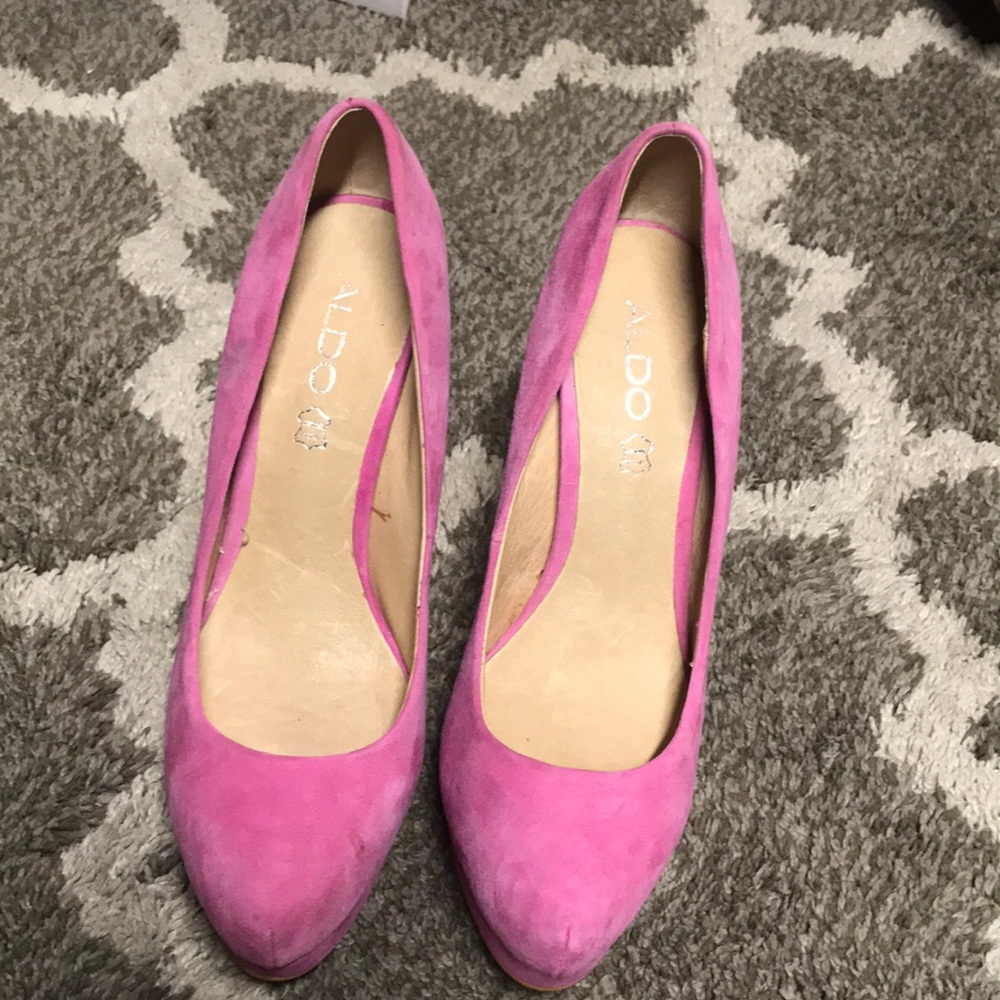 Woman’s pink pumps